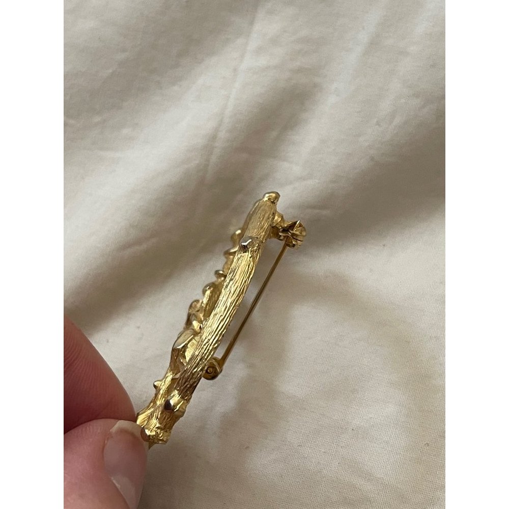 Sarah Coventry Vintage "D" Branches with leaves Design Brushed Gold Tone Brooch - Picture 6 of 12